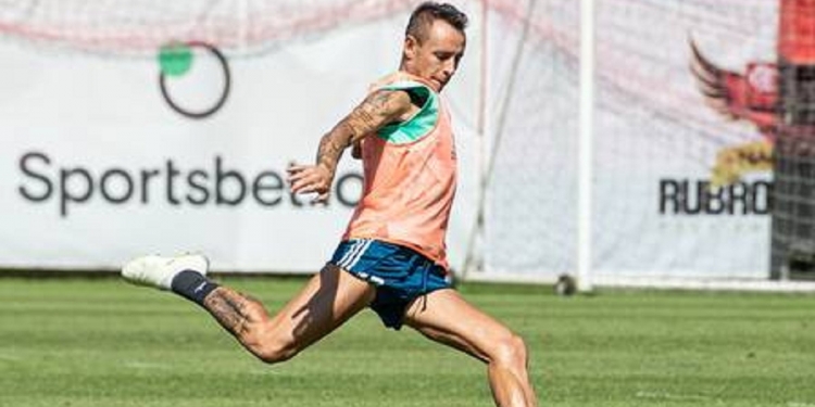 Flamengo tem carta na manga para vencer concorrência pela contratação de Rafinha