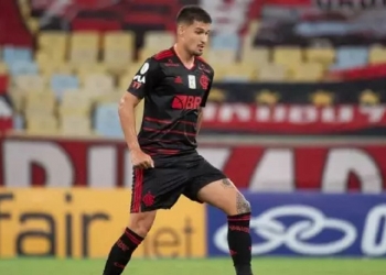 Franceses apresentam contraproposta vantajosa e balança diretores do Flamengo pela liberação de zagueiro