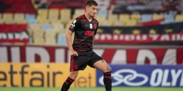 Franceses apresentam contraproposta vantajosa e balança diretores do Flamengo pela liberação de zagueiro