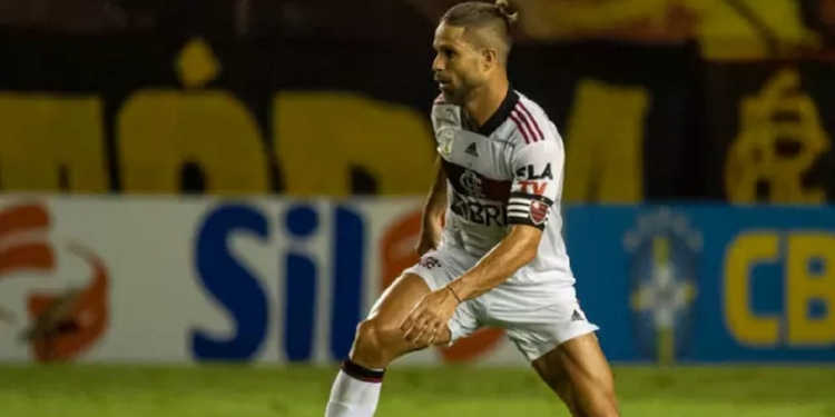 Rogério Ceni ganha reforços e Flamengo deve ir com força máxima à partida contra o Corinthians