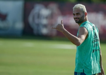 Thiago Maia tem primeiro contato com bola após delicada cirurgia e apresenta evolução em tempo recorde