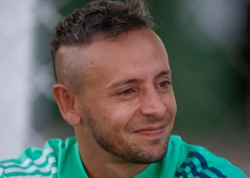 Conversas entre Rafinha e Flamengo avançam com definição de data para a assinatura do contrato, diz jornal