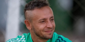 Conversas entre Rafinha e Flamengo avançam com definição de data para a assinatura do contrato, diz jornal