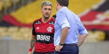 Arrascaeta diz tudo o que gostaria sobre Rogério Ceni ao compará-lo com Jorge Jesus