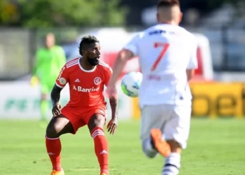 Inter terá que pagar multa ao Flamengo de R$ 1 milhão para escalar Rodinei; decisão será tomada minutos antes do jogo