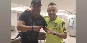 Ex-atacante do Flamengo ‘fala demais’ e deixa escapar retorno de Rafinha: ‘O homem está voltando, Nação’