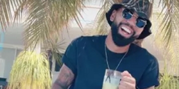 Gabigol acorda sem dores, curte dia de praia com os amigos e deixa de ser dúvida para o Flamengo