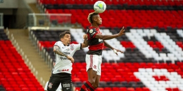 Torcida dá show e vitória do Flamengo pra cima do Corinthians é mais vista na TV Globo do que o BBB21