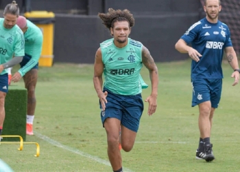 Arão destaca clima de confiança às vésperas de decisão: ‘Eu jogo no Flamengo, estou habituado a grandes jogos’