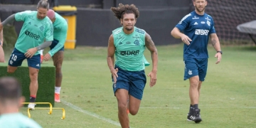 Arão destaca clima de confiança às vésperas de decisão: ‘Eu jogo no Flamengo, estou habituado a grandes jogos’
