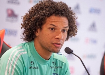 Urgente: Willian Arão sofre fratura exposta no dedão do pé após acidente no banheiro de casa e é desfalque para o Flamengo