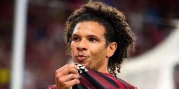 Médicos do Flamengo indicam previsão para retorno de Willian Arão; jogador sofreu fratura exposta no pé em acidente no banheiro de casa