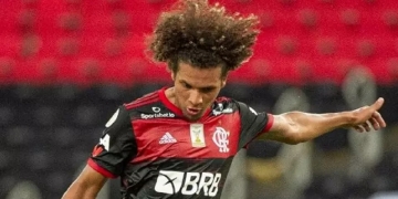 Willian Arão passa a noite internado em hospital após fratura em um dos dedos do pé