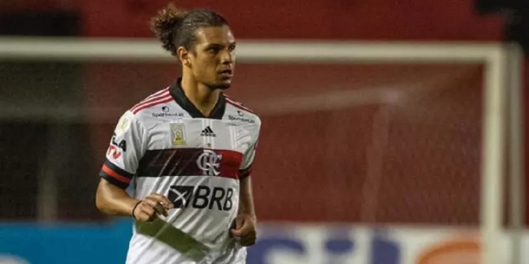 Flamengo se manifesta pela primeira vez após fratura de Willian Arão e define estado do jogador