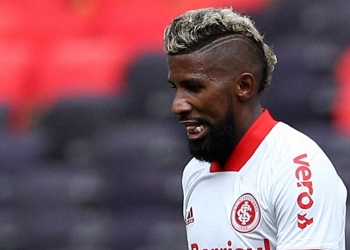 Rodinei pede desculpas após expulsão contra o Flamengo, mas fala em erro de Claus ao aplicar cartão vermelho
