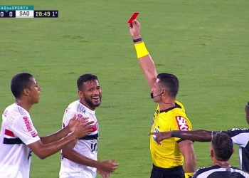 São Paulo perde dois titulares e fica sem laterais para jogar contra o Flamengo na quinta-feira