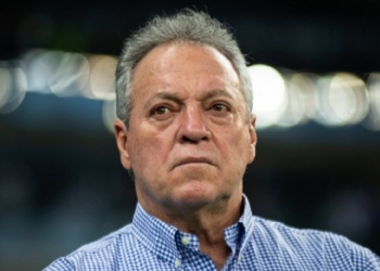 Em áudio vazado, Abel Braga culpa a ‘sacanagem da arbitragem’ por derrota para o Flamengo