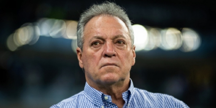 Em áudio vazado, Abel Braga culpa a ‘sacanagem da arbitragem’ por derrota para o Flamengo