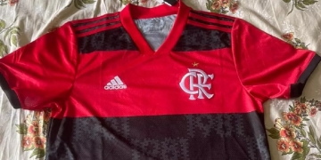 Manto novo: conheça o uniforme do Flamengo para 2021 que começa a ser usado já na próxima semana
