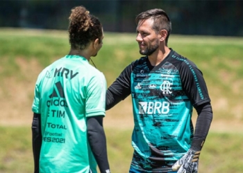 Flamengo divulga lista de relacionados com retornos de Diego Alves e Willian Arão