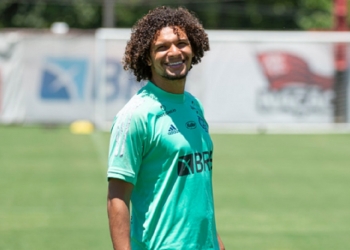 Flamengo relaciona Arão para decisão contra o São Paulo mas continua a fazer mistério sobre sua escalação