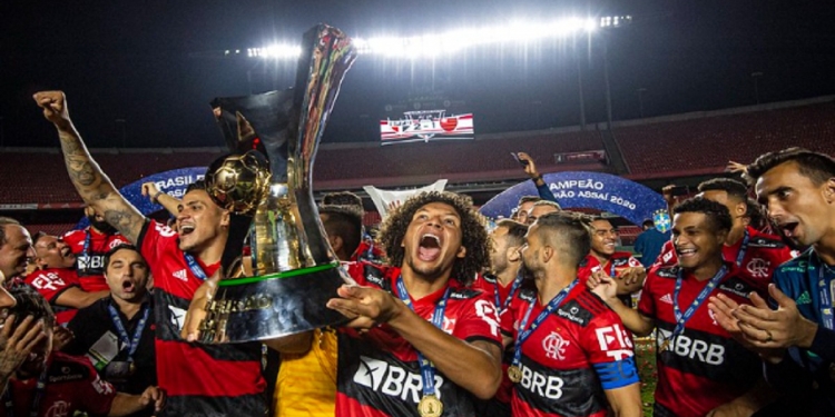 Ídolo do Flamengo na década de 1980 acredita que atual geração irá superá-los: ‘mais longe até do que fizemos’