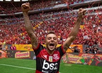 Rafinha comemora bicampeonato do Flamengo e Bruno Henrique interage: ‘Estamos te esperando’