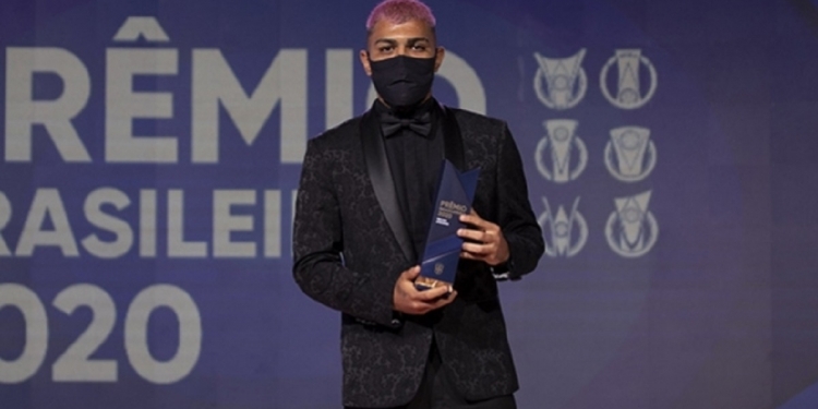Gabigo quebra o silêncio e diz se continua no Flamengo para a temporada de 2021 em pleno palco da CBF