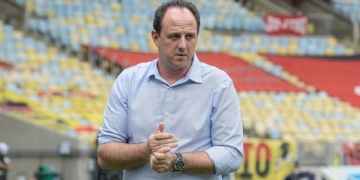 Jogador que quase deixou o Flamengo pelo Botafogo ganha sobrevida com Rogério Ceni e vira destaque