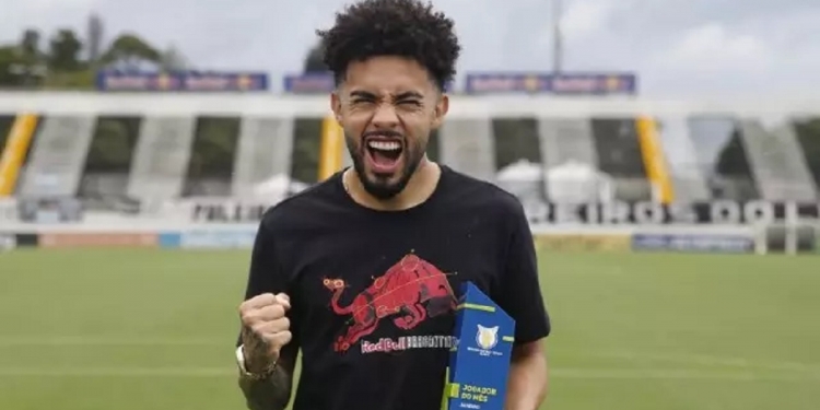 Revelação, artilheiro e craque do Brasileirão, Claudinho é convidado a jogar no Flamengo e anima a torcida