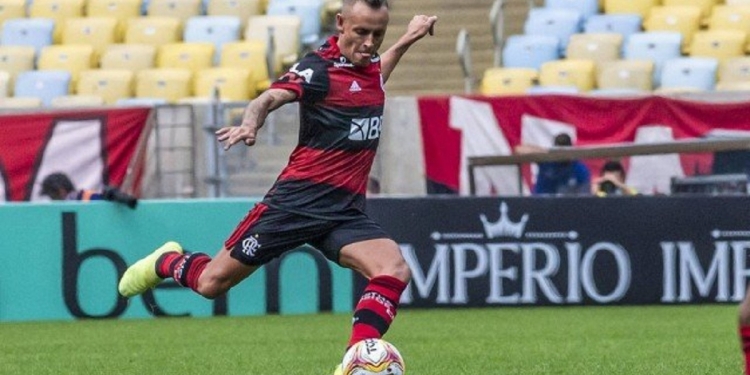 Adidas disponibiliza personalização de nova camisa com nome de Rafinha e aumenta rumores de contratação