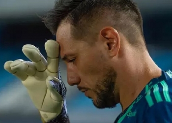 Preparador de goleiros do Flamengo rompe o silêncio e diz se Diego Alves volta a jogar em 2021
