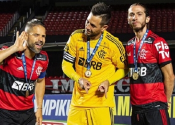 Diego Ribas faz aniversário em meio ao auge da carreira e é homenageado por craques do Flamengo