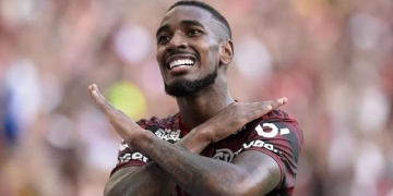 Gerson aproveita férias para inovar visual e adota ‘coque samurai’, rendendo elogios por parte dos rubro-negros