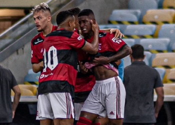 Garoto da base faz golaço pelo Flamengo no Carioca e é exaltado por dirigente do clube