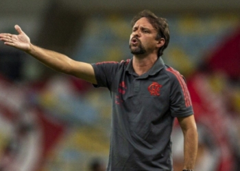 Maurício de Souza atribui erros do Flamengo a nervosismo dos garotos com a estreia: ‘Mas acho que eles foram guerreiros’