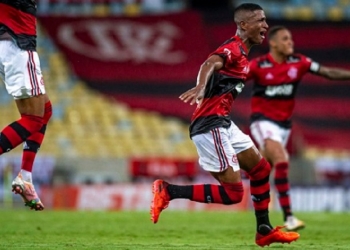 Max se emociona pela morte do pai após gol antológico que deu vitória ao Flamengo: ‘Sempre disse que eu vestiria essa camisa’
