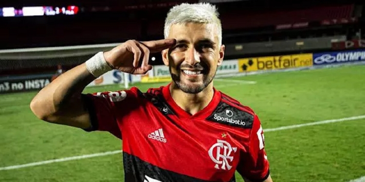 Flamengo encaminha renovação com Arrascaeta; conversas com Gerson já estão acontecendo