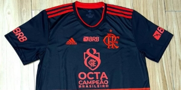 Flamengo usará uniforme em comemoração ao octacampeonato contra o Macaé; serão vendidas apenas mil unidades