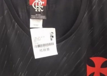 Loja vende camisa do Vasco com etiqueta do Flamengo e vira meme na internet: ‘União Flasco está viva’