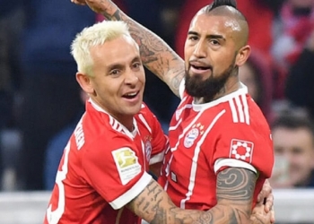 Arturo Vidal gostaria de jogar no Flamengo e teria Rafinha como intermediador do negócio