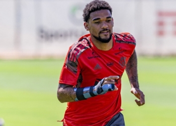 Bruno Viana é vetado do Flamengo antes de estrear por fratura e retorno aos gramados tem data definida para acontecer