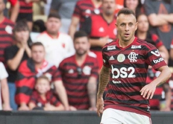 Rafinha pode se tornar o lateral mais bem pago do futebol brasileiro e valores astronômicos impressionam