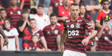 Rafinha pode se tornar o lateral mais bem pago do futebol brasileiro e valores astronômicos impressionam