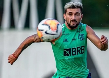 Arrascaeta não se reapresenta na segunda-feira e Flamengo solta nota explicando; rumores indicam negociação com o Egito