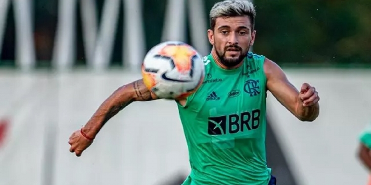 Arrascaeta não se reapresenta na segunda-feira e Flamengo solta nota explicando; rumores indicam negociação com o Egito