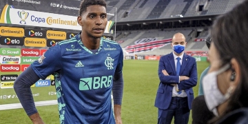 Gigante europeu manda representantes ao Flamengo para comprar o goleiro Hugo Souza; R$ 470 milhões estão sobre a mesa
