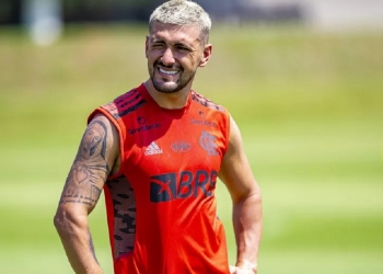 ESPN Brasil reconhece erro ao dizer que Arrascaeta negociava com time do Egito e pede desculpas