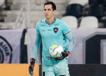 Gatito Fernández é oferecido ao Flamengo para substituir Hugo Souza, em iminente venda ao Ajax