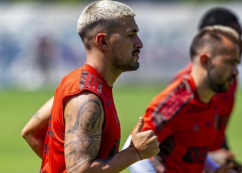 Após rumores de venda ao Egito, situação de Arrascaeta é definida no Flamengo nesta terça-feira